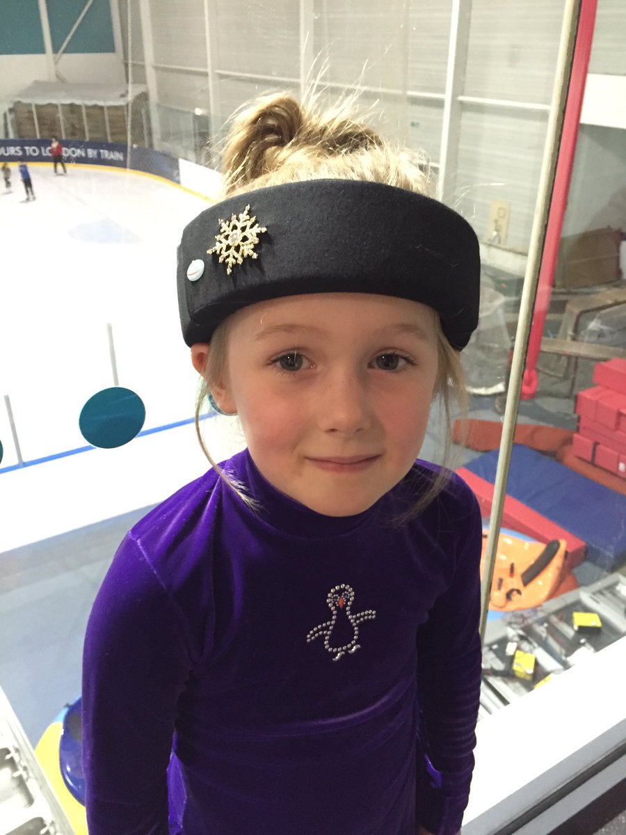 skatesafeuk's tweet photo. Big crash on the ice yesterday for this one. Thank goodness for her Halo HD! #safeskating https://t.co/QZoNwzrcY4