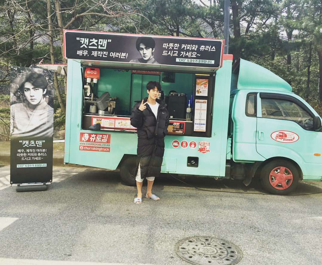OOHSEHUN_b's tweet photo. 촬영장까지 와준 나의 사랑 도디오😍 https://t.co/W81bAj64Hd