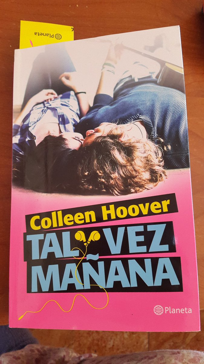 lorenavc28's tweet photo. Que pena que un libro tan bonito esté hecho para que se borre según lo lees @Planetadelibros Por qué? @colleenhoover https://t.co/PcKJSbv44p