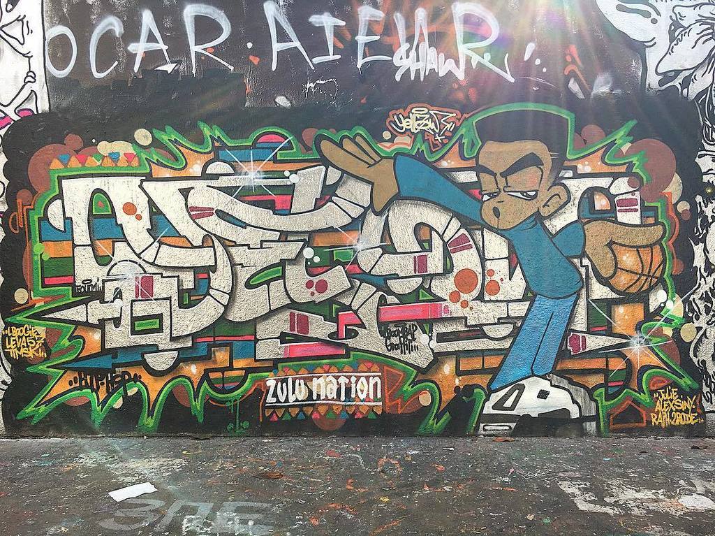 YELLOW #graff #graffiti #streetphotography #streetartparis #yellow #zulunation #bboy #hiphop #spraycanart #parisstr…