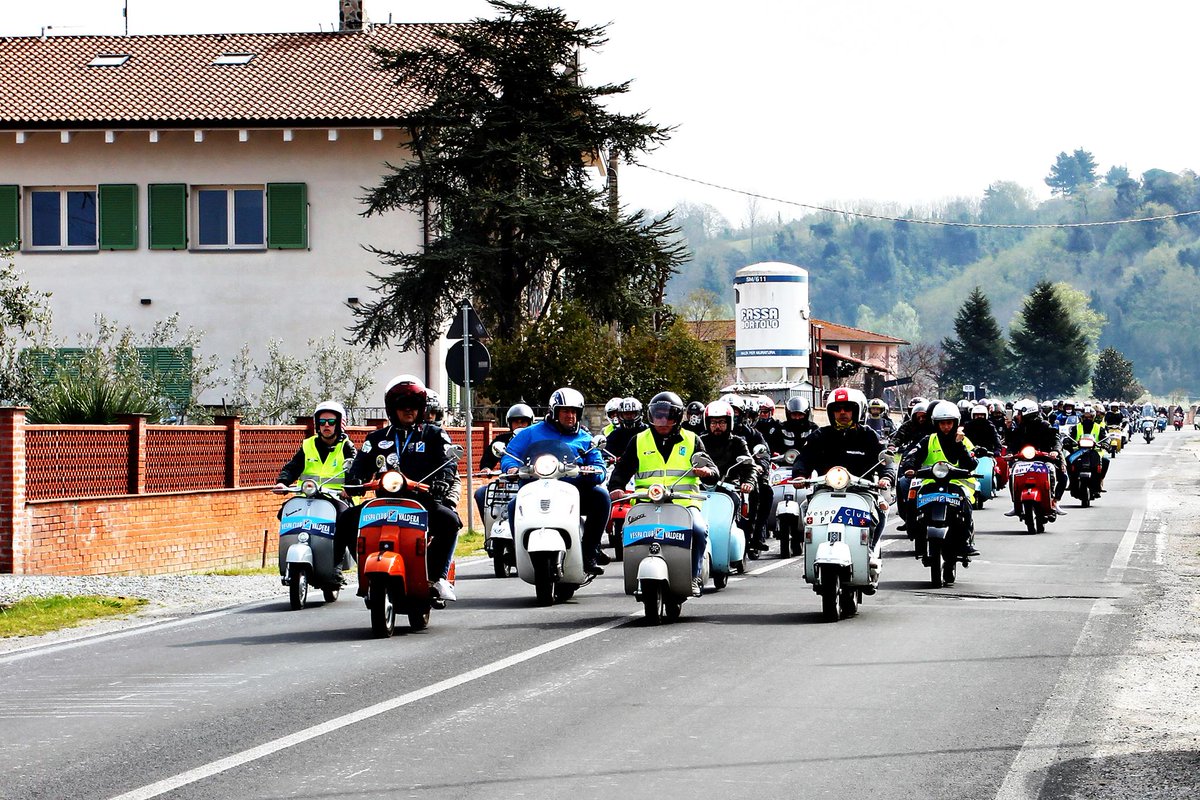 220 #vespisti in visita al nostro Caseificio! #vespa #raduno #vespamangiando #vespaclubvaldera #valdera #lovevespa