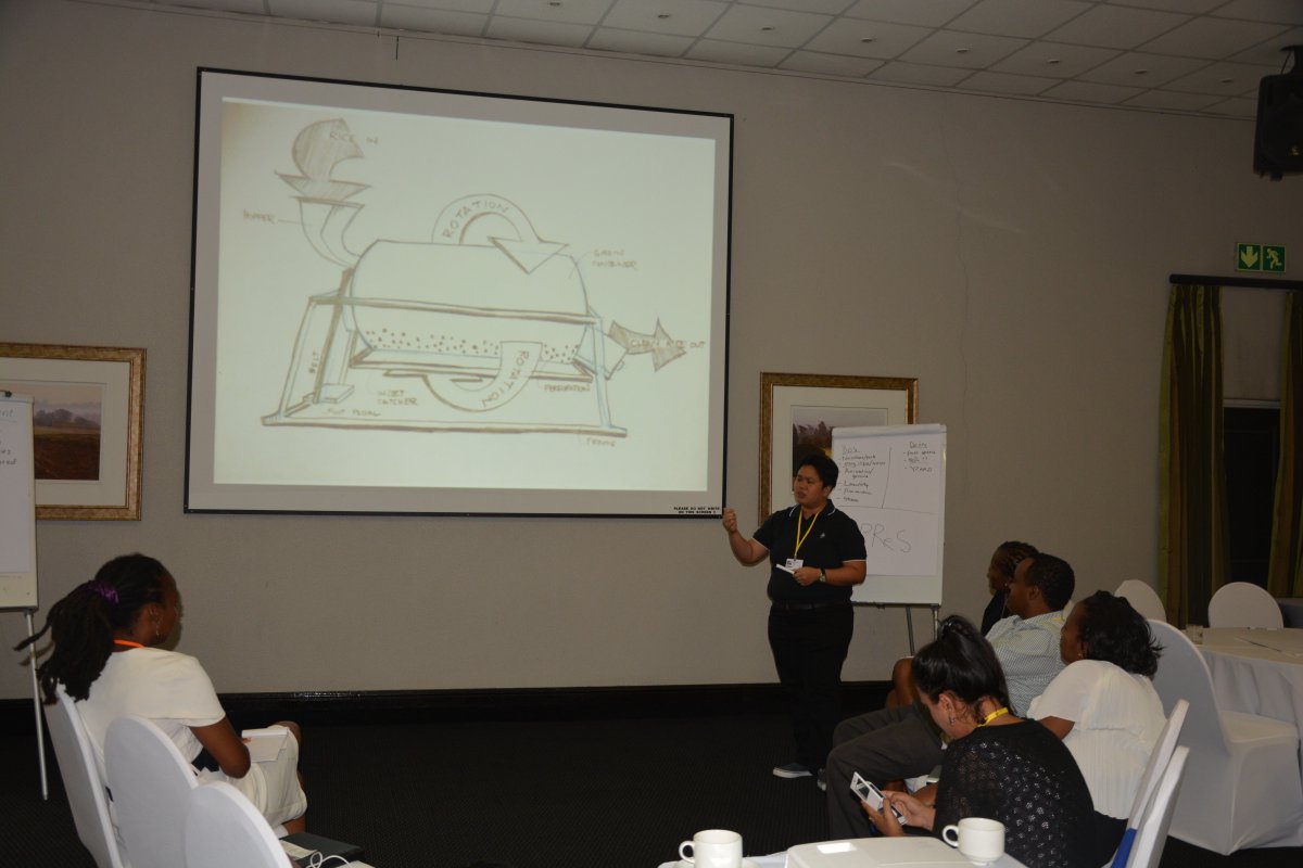 AWARDFellowship's tweet photo. Pitching for Impact by @YPARD #pitchingexercises #GCARD3 training by @daisyouya @ICRAF https://t.co/3zbfwV0lB0