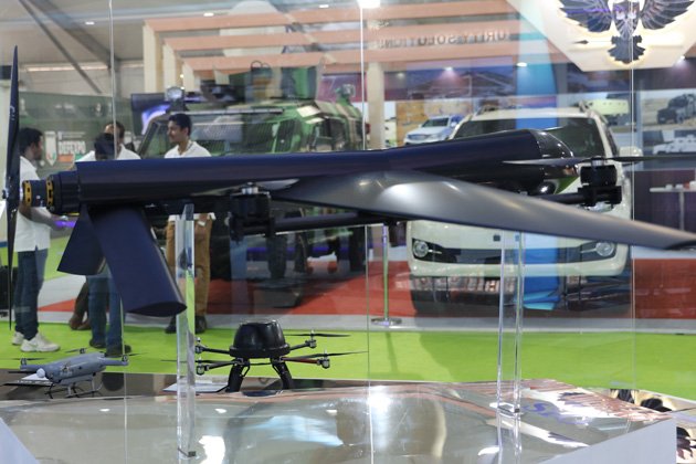 Defensie_BE's tweet photo. #DefExpo2016: OIS-AT promotes #UAV proliferation https://t.co/5qHGybFBAS @ShephardNews https://t.co/d8WSN6dNgT