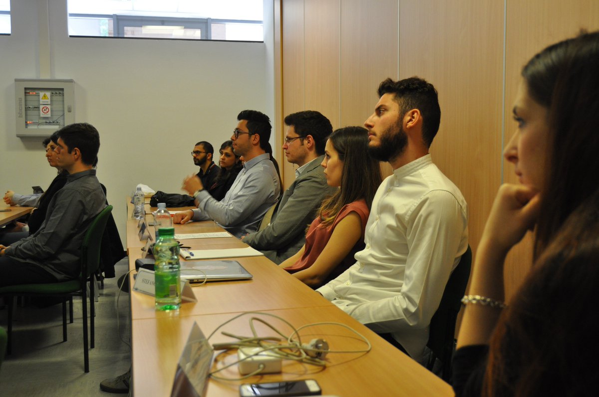 LuissBusiness's tweet photo. Social media and brand reputation: Sergio Boscarol @Alitalia answers to students questions https://t.co/fXmMWm0uQV