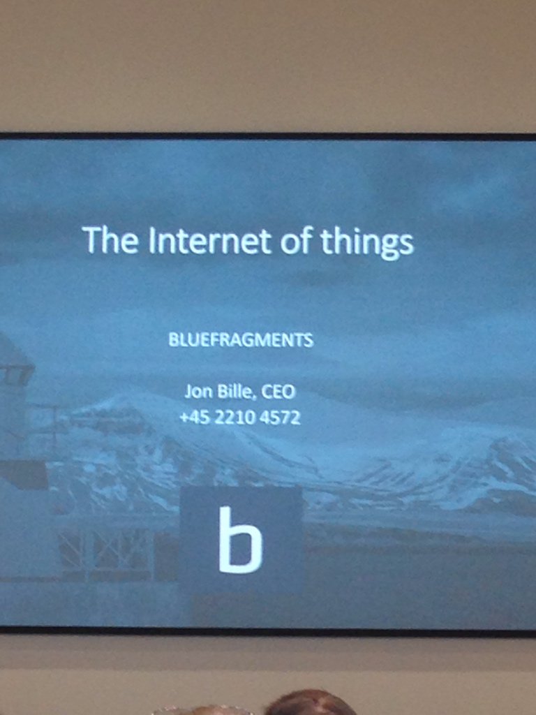 digitalpadagog's tweet photo. #IoT med Jon Bille fra #bluefragments #digilaering #digileg #smartcity #microsoft https://t.co/Hb026r0WZS