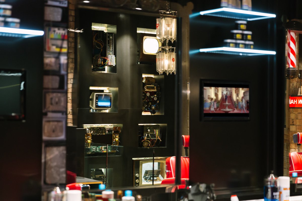 Teds_Grooming's tweet photo. Ted's new Lancaster Place store reflects his inspiration from the shining stars of the silver screen #TedOnTheStrand https://t.co/MsWdk4FHtj