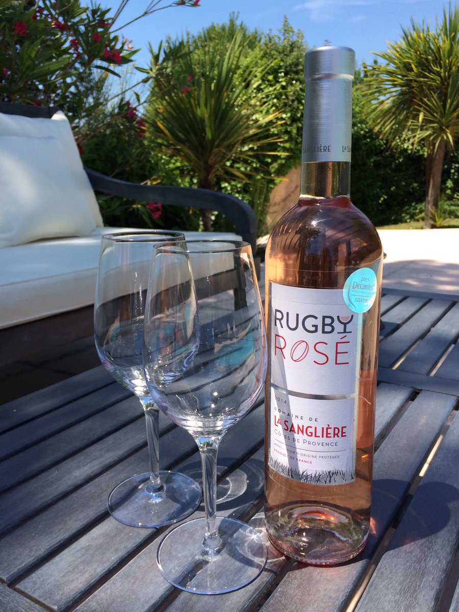 Rugby_Rose's tweet photo. It's that time of year again #brosé #rugbyrosé #roséseason @ShawseyShaw @theRPA https://t.co/cCq3LqUlis