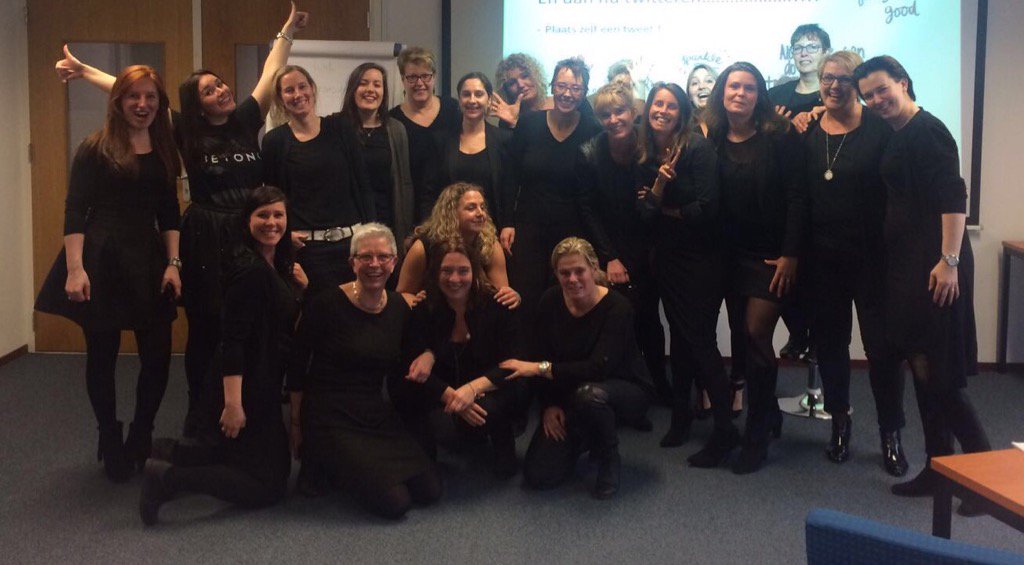 <a href="/HKMregio4/">Nicolette Bakker</a>  so social #twitterrules <a href="/Hunkemoller/">Hunkemöller</a>