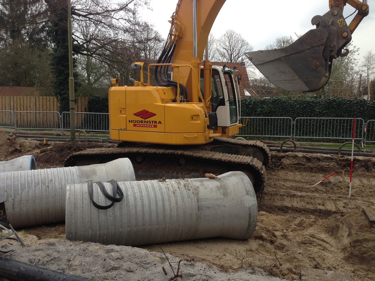 JanHWessels's tweet image. Ook de @gemharderwijk past de Blue Tube toe, samen met de Fa. Hoornstra-Ophof. Duurzaam denken dus! @erik_hamelink