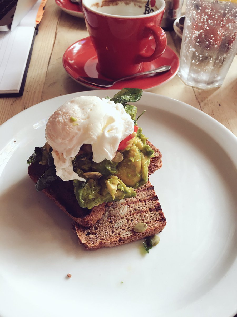 amynettleton1's tweet photo. How easy is @thebodycoach #90DAYSSSPLAN when out & about? Totes! #C2 - egg, avo, chili, rye, spinach #refuelday https://t.co/vkjVJF2Kcu