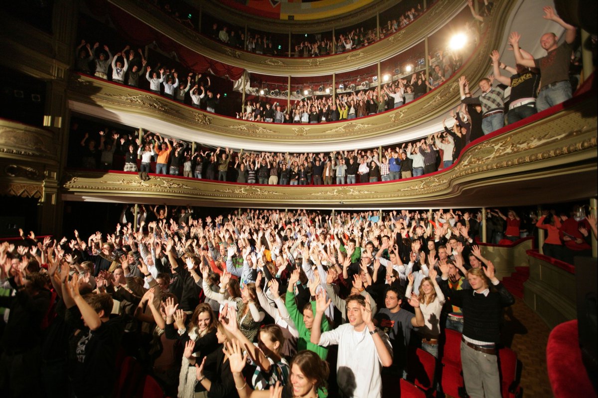 Een verrassend personeelsuitje is bij De <a href="/oosterpoort/">Oosterpoort Communicatie</a> &amp; de @Stadsschouwburg #Groningen zo geregeld! Bel 050-3680204.