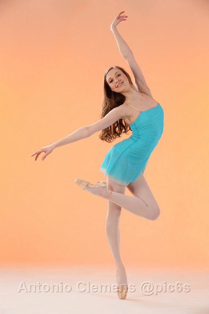 pic6s's tweet photo. #flexibility #ballerina #dancer #erotic #Annett_A
@pic6s
I shoot now this beautiful ballerina and dancer https://t.co/LDstuY29xw