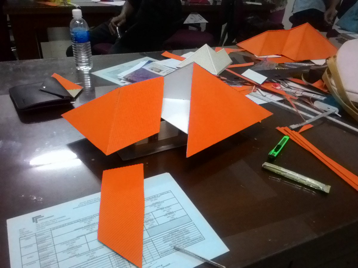 atiqahshalihin's tweet image. Final project.. busy2 😥😭😭😭
#studentArchitecture