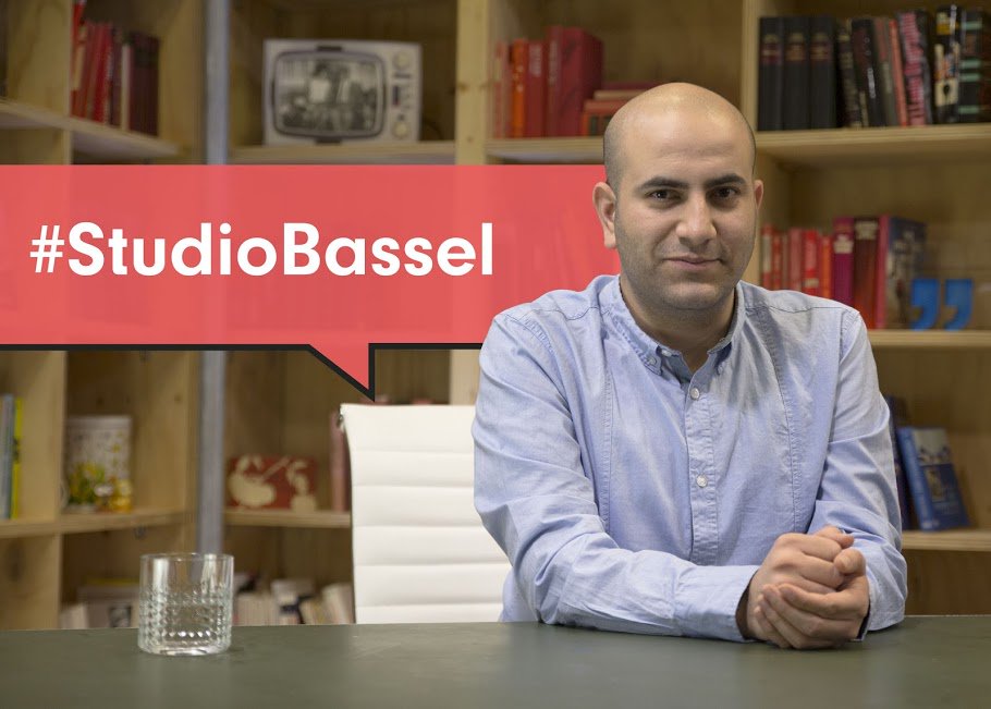 correctiv_org's tweet photo. Neue Folge #StudioBassel: Wie benutze ich einen Geldautomaten in Deutschland. https://t.co/LnXEV2LbMf https://t.co/TycMMCPBoe