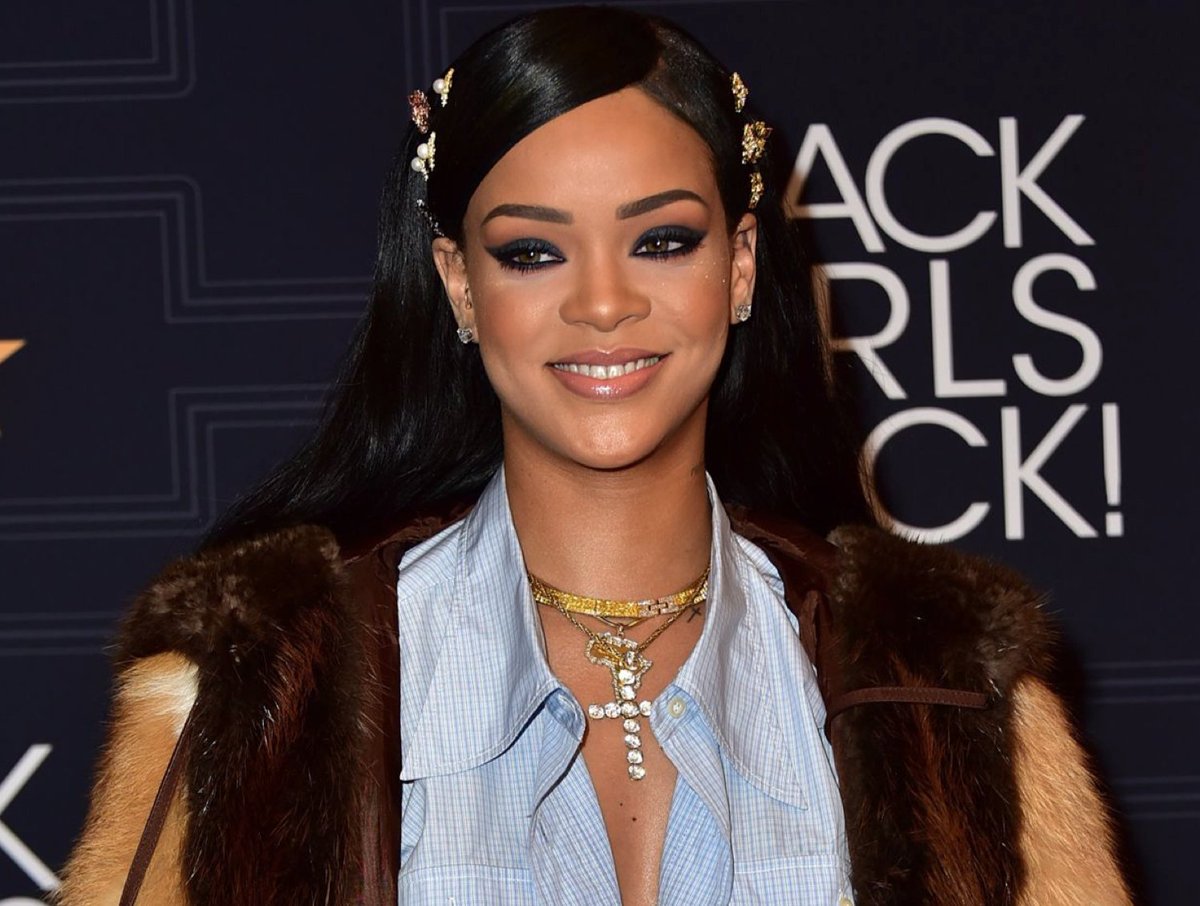 SlantNews's tweet photo. .@rihanna, @shondarhimes and more honored at 'Black Girls Rock' https://t.co/ru2cmgfjf6 via @queencharlene95 https://t.co/7AChib95LV