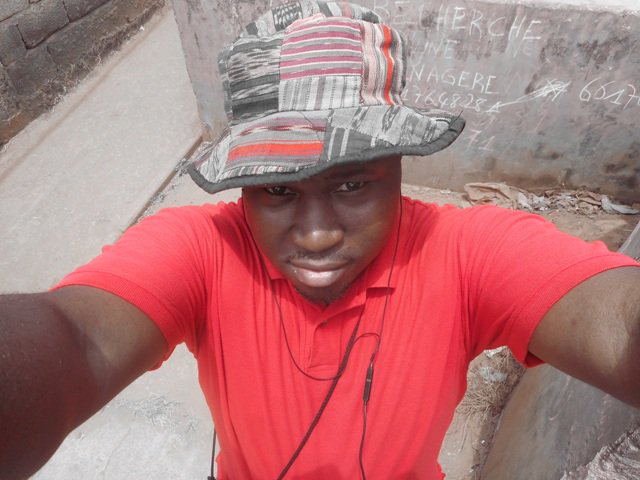 Phabrysse's tweet photo. Hello @JeRaconte237 #JR237 https://t.co/r24Cl4M4VM