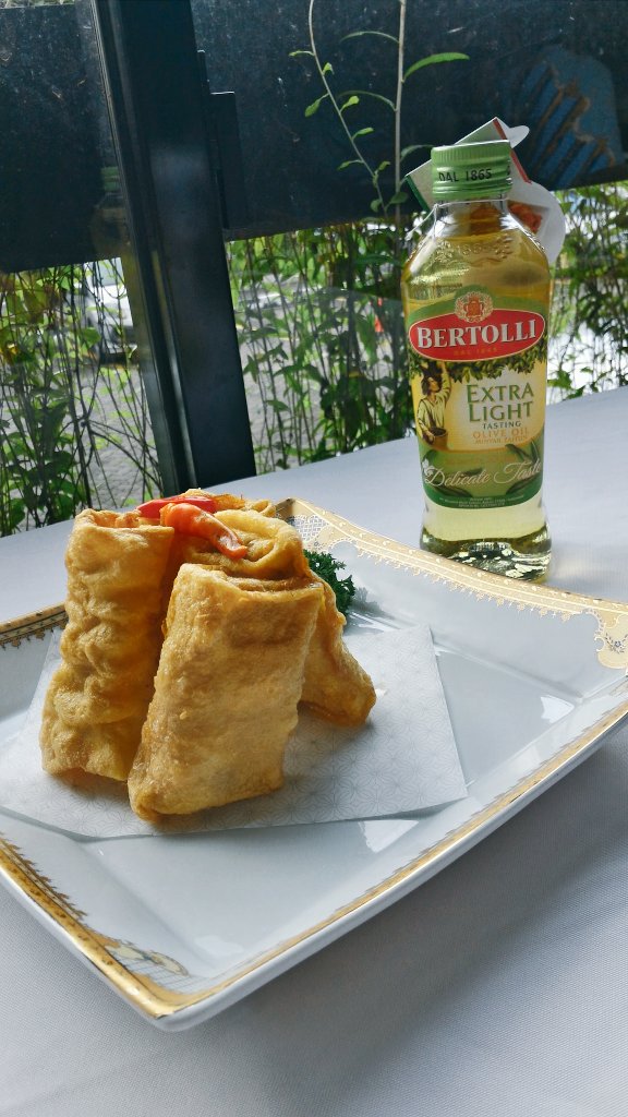raymondrichies's tweet photo. .Sosis Solo.😁 #indonesianfood #cuisine #appertizer #bertolli #oliveoil #deoleo #delicatetaste #healthyfood https://t.co/uu12nqmxnj