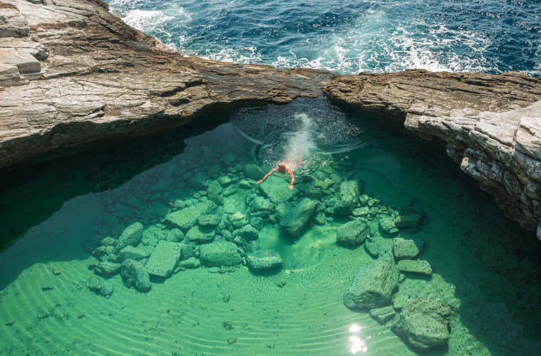 YettioTravelMag's tweet image. 21 Insanely Beautiful Wild Swimming Spots Around The World ow.ly/10iRl3 #travel #TravelTuesday