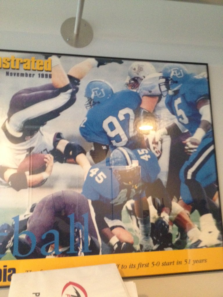 KeithQuarta's tweet photo. @marcelluswiley came into work to see you up on my wall#columbia https://t.co/IiiscSCCxp