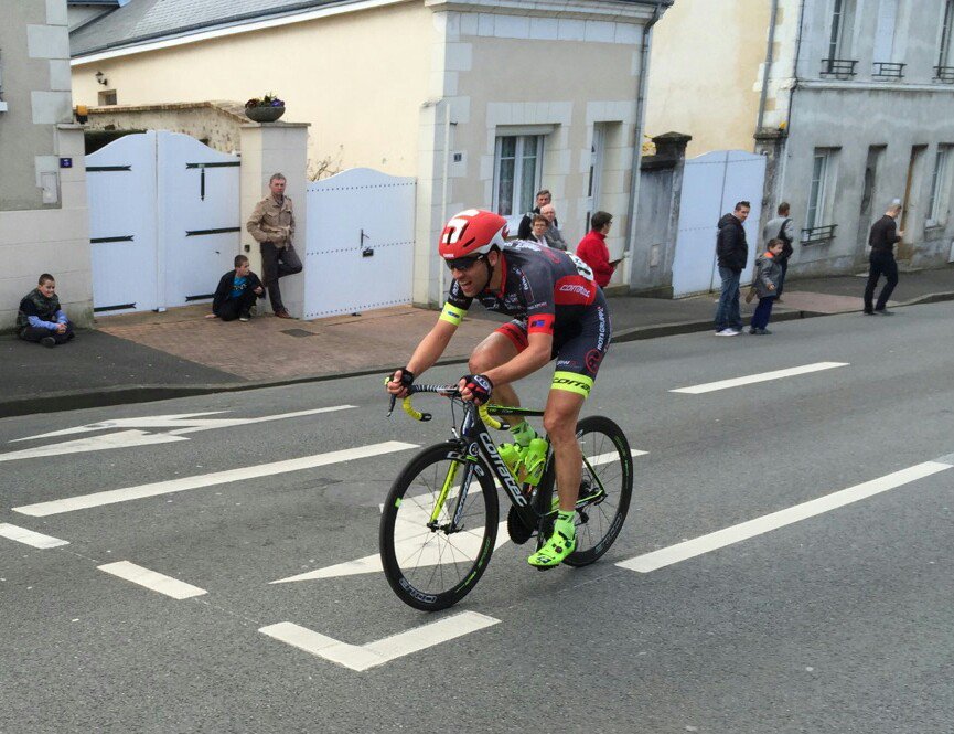 jgthemisfits2's tweet photo. Derniers instants devant à Château-du-Loir...dure mais belle journée @GrischaBuffalo? #CircuitSarthe https://t.co/DIaHDtLtfD