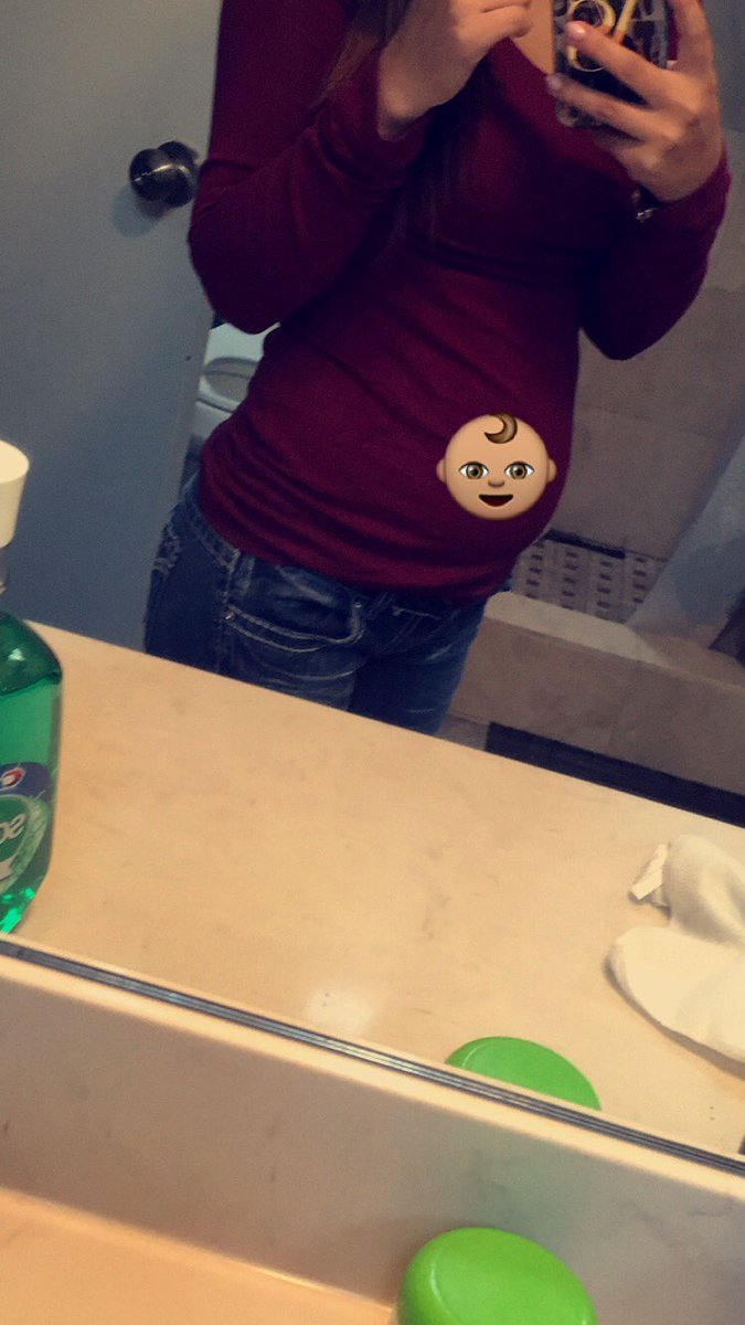 2424_jaimy's tweet photo. 14 weeks then 😊💖👶🏽 #16now https://t.co/YADVUlDrw5