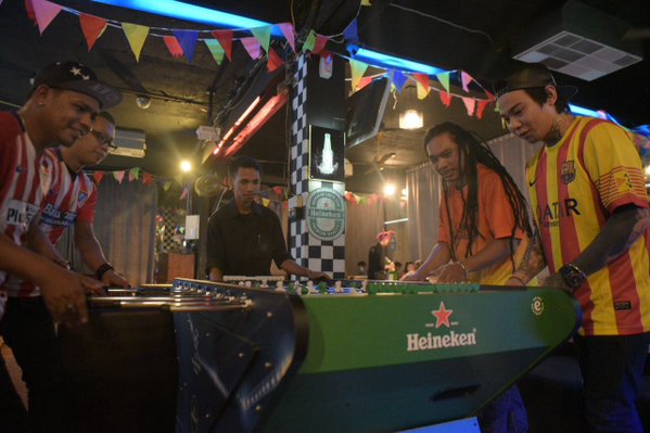 HeinekenID's tweet photo. We're already here at @cafe_icera for the match night. Join us now for #ChampionTheMatch #GreenIcera https://t.co/pL1BdLc7cJ