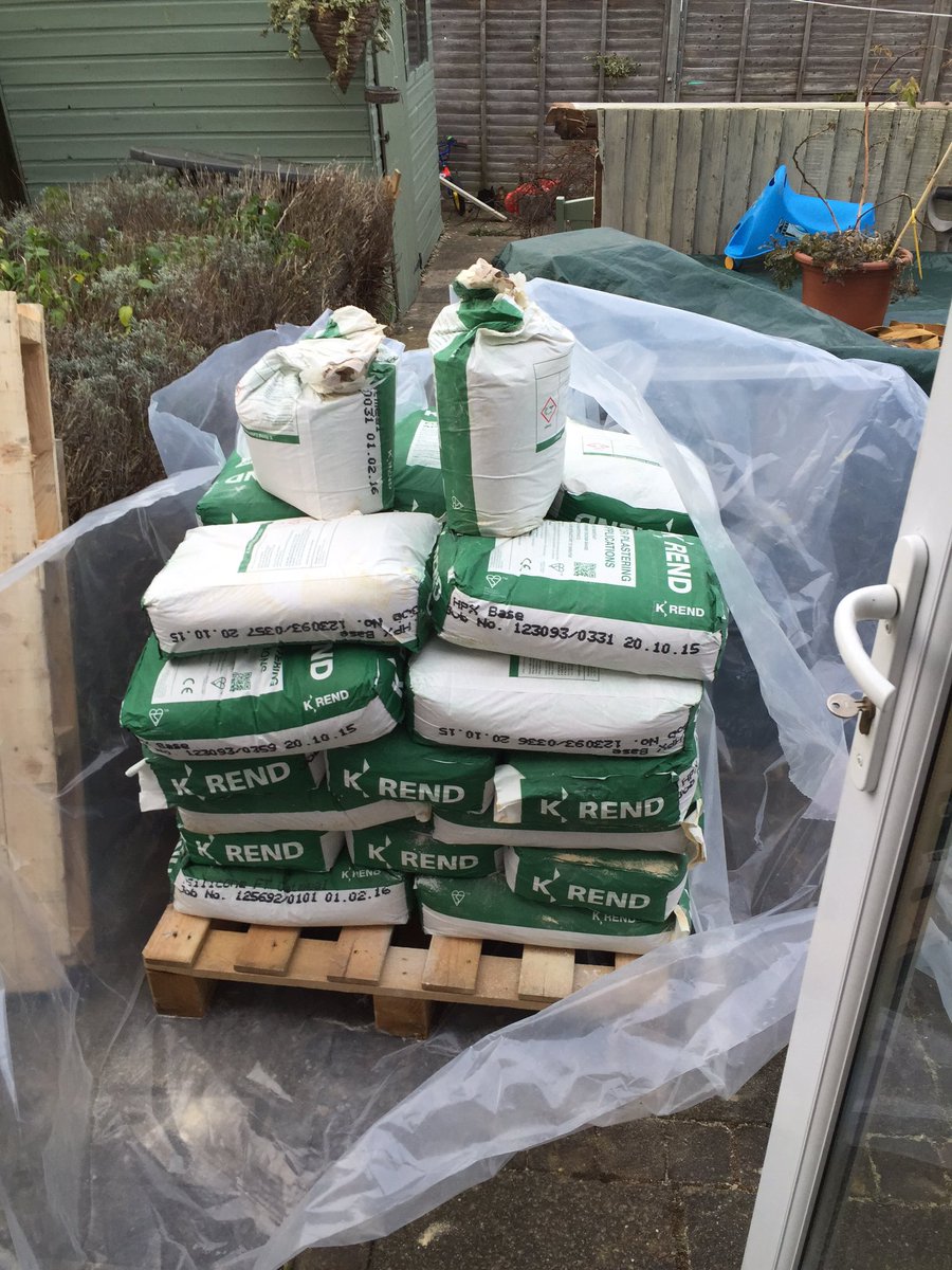 M_hplastering's tweet photo. 30 bags of hpx and 15 ft oatmeal all good dates . Open to offers. East Midlands https://t.co/nrnaEPcxyI