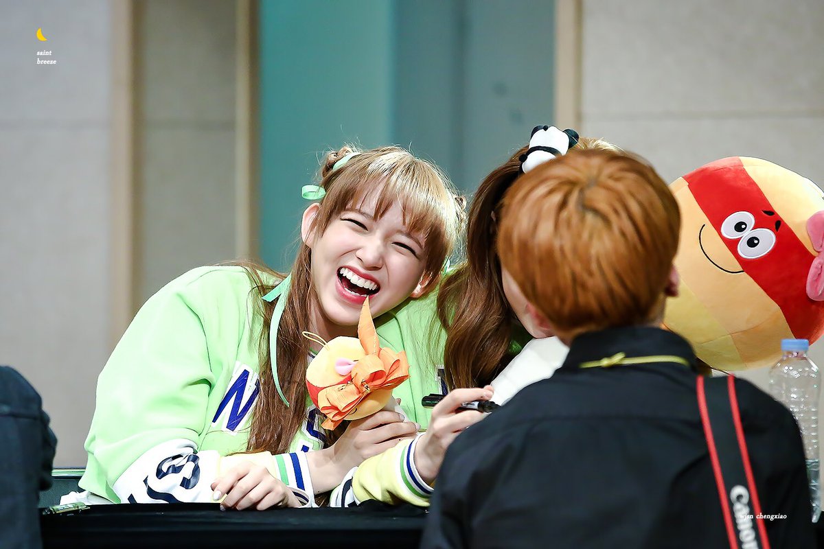 saintbreeze_kr's tweet photo. 160326 #우주소녀 #성소 #ChengXiao #아가떵또 #은서 #EUNSEO 
지짜 은떠 빠순이 아닐리;;;;; 떵또 웃는거 넘넘 카와이하다굿~!
@WJSN_Cosmic https://t.co/2j2kIksKf3