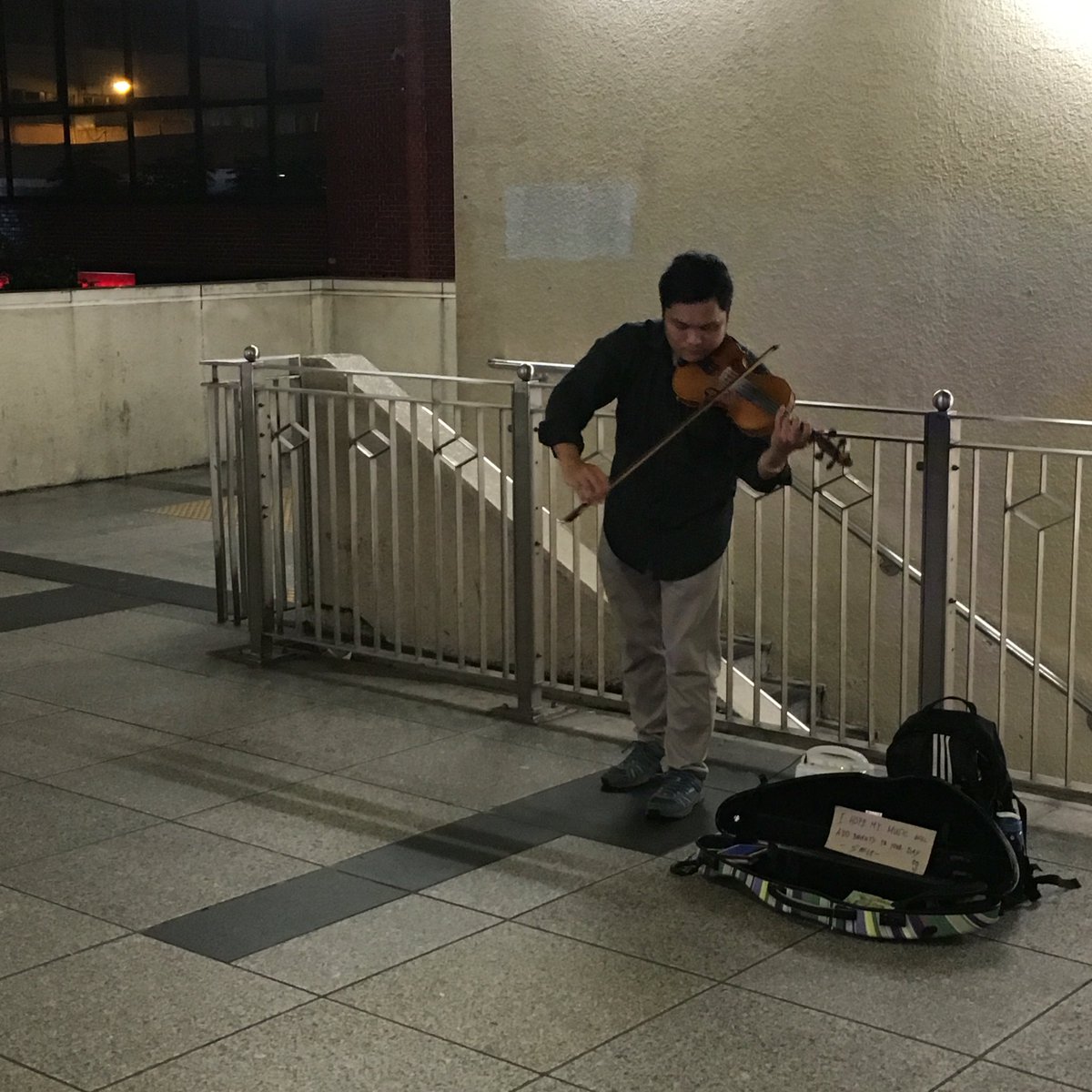 Henryfanjun's tweet photo. He is playing the classic song Going Home. It reflects the homesick mood both he and I. #emotionalcity#SM6305 https://t.co/HQTXe4JNXZ