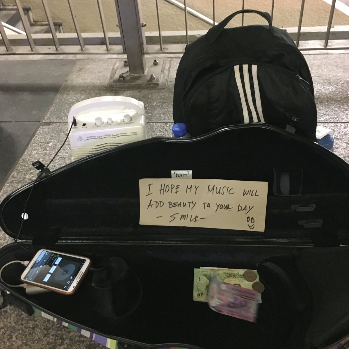 Henryfanjun's tweet photo. He is playing the classic song Going Home. It reflects the homesick mood both he and I. #emotionalcity#SM6305 https://t.co/HQTXe4JNXZ