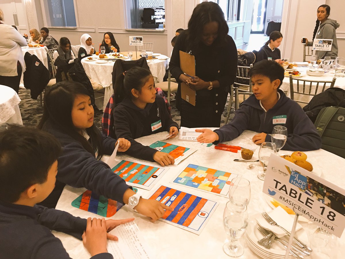 ABTsakmakas's tweet image. Students from Fairbank PS pitch their "4Pics" game app to @SophieNYoung #MSICEdAppHack #TDSB