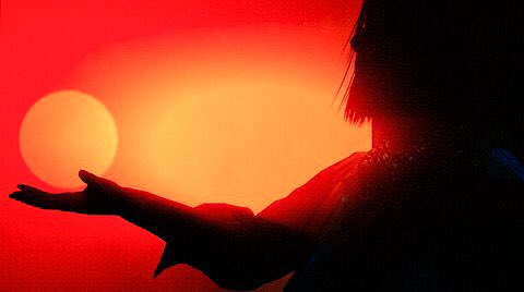 MsVioletScarlet's tweet photo. Sun in my hand #Snapmatic #GTAV #GTAOnline #gamer #GTAPhotographers #GTAPhotography #sunmodel #snapmaticart https://t.co/82Be5oPSHD