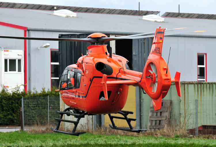112magazinde's tweet image. #Kindernotfall in #Korbach: #Rettungshubschrauber fliegt Kind in Klinik
#112magazin
112-ne.ws/4j4