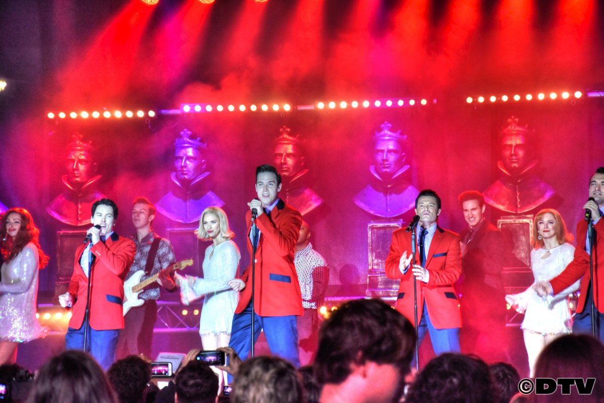 DtvPhotography's tweet photo. Great @OlivierAwards performances from @JerseyBoysUK @PhantomOpera. Just brilliant!!!! https://t.co/ffeGkQZAAR