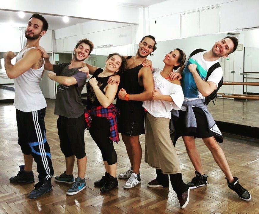 Ensayando <a href="/LaSeleccionMus/">La Selección Musical</a> con coreo de <a href="/Ibarra_Ale/">Alejandro</a> y las bombas <a href="/mlmagnifico/">Mariano Magnifico</a> <a href="/mica_pm/">Mica Pierani Mendez</a> @MnlVictoria <a href="/flaviapereda/">LA PEREDA!!♣!!</a> 💥💥
