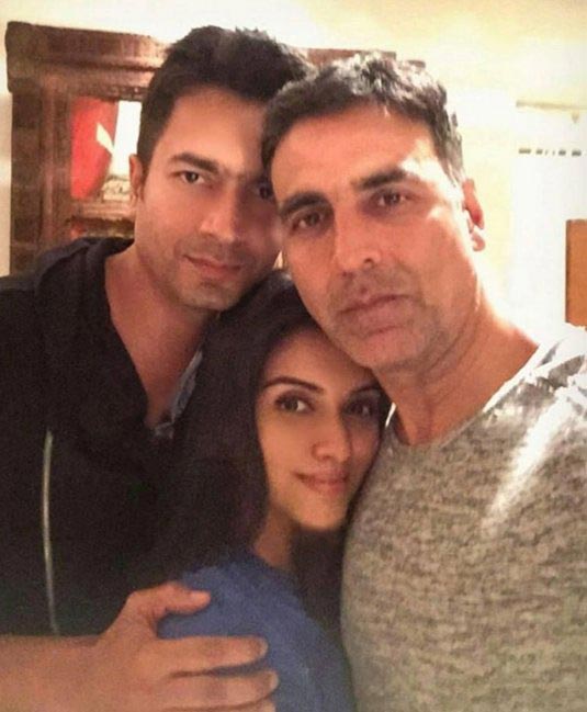 nxtbigthingisin's tweet photo. Asin with husband Rahul Sharma and Akshay Kumar
https://t.co/ksUC8E1dmb 
#RahulSharma #AkshayKumar #Asin #Selfie https://t.co/3yMKUYbb86