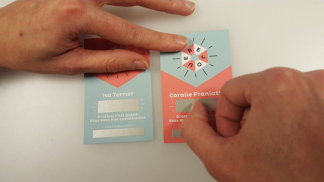 Etapes's tweet photo. #Idée : la carte de visite à gratter de Simon Sek 
 https://t.co/6ZUQx0tvQ2 https://t.co/UOoZ7usLX7