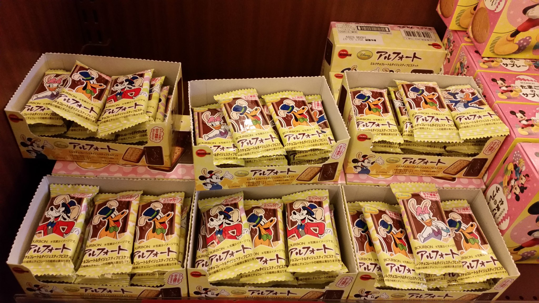 Atsushi D垢 アート頑張る垢 ディズニーランドホテルの中にあるショップ ルッキンググラス ギフトには オシャレなイースターの 限定商品があります これはディズニー土産として かなり喜ばれると思います ぜひ 皆さん お試しください