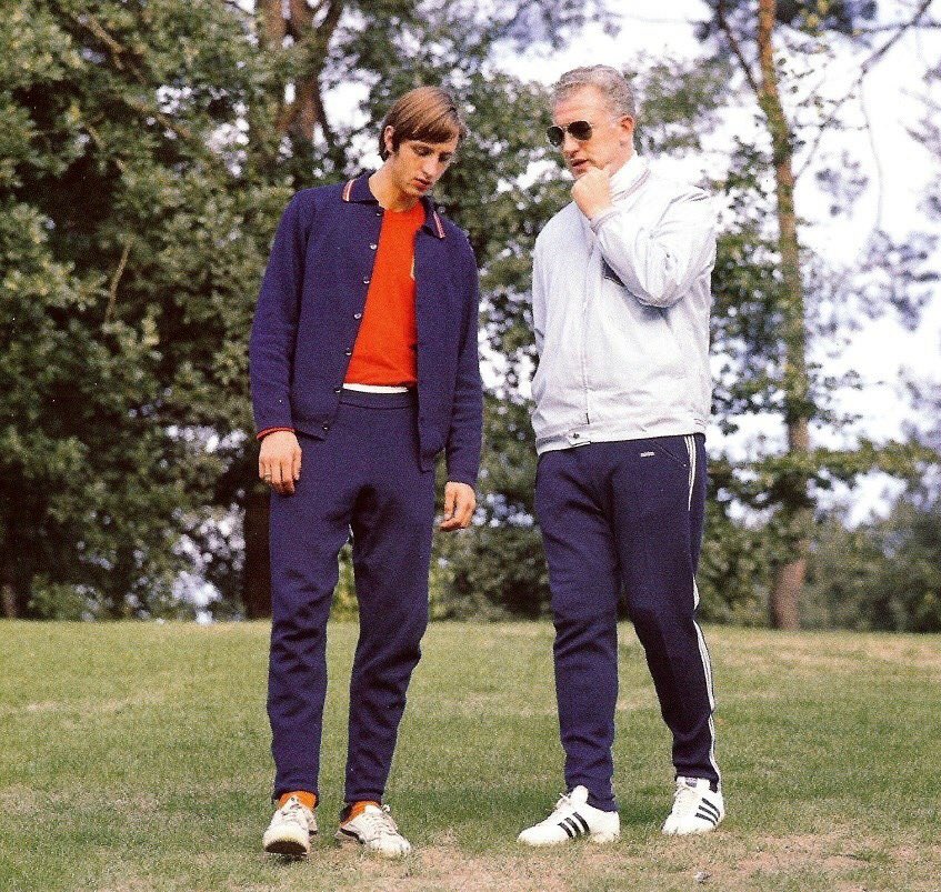 OldFootball11's tweet photo. #JohanCruyff and coach #GeorgKessler #Netherlands; #Cruyff #Kessler. https://t.co/m3qCkPefSr