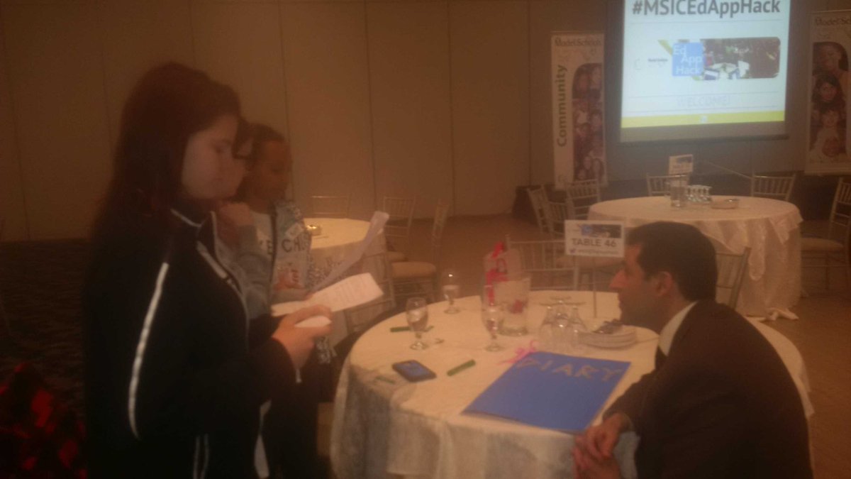 VickyBranco's tweet image. SOE Mr. Papathanasakis helping the students practice their pitch #msicedapphack