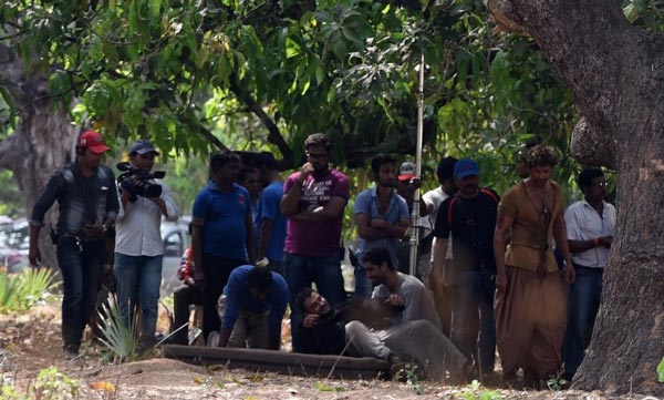 nxtbigthingisin's tweet photo. Hrithik Roshan New Stills from Mohenjo Daro
https://t.co/YUTU9R8UKi
#HrithikRoshan #MohenjoDaro #Shooting #Bollywood https://t.co/aMhf4UiADA