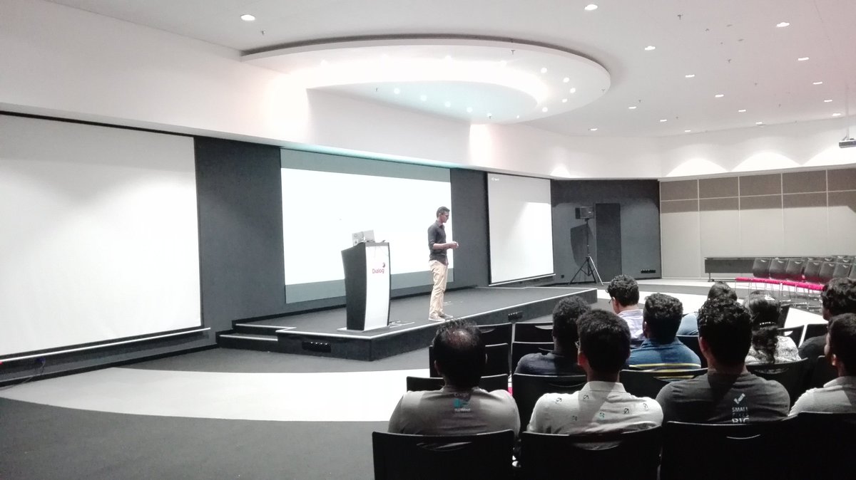 UXColombo tweet media