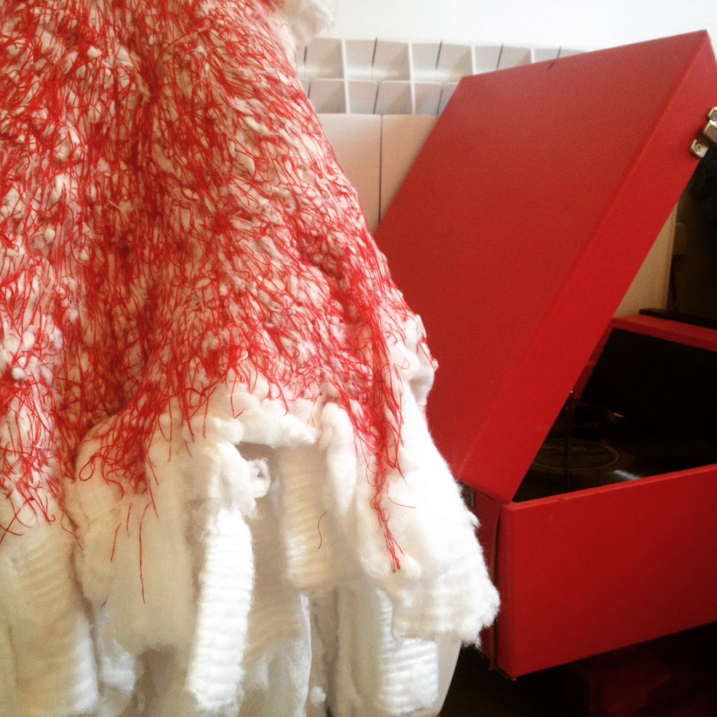 PenelopeHarrall's tweet photo. Tuesday #sewingsession ready for #notachampagnelife with @wolter_ian @EmmaElliottArt @art_consult @hundredyearsgal https://t.co/Uhw0BZr6yt