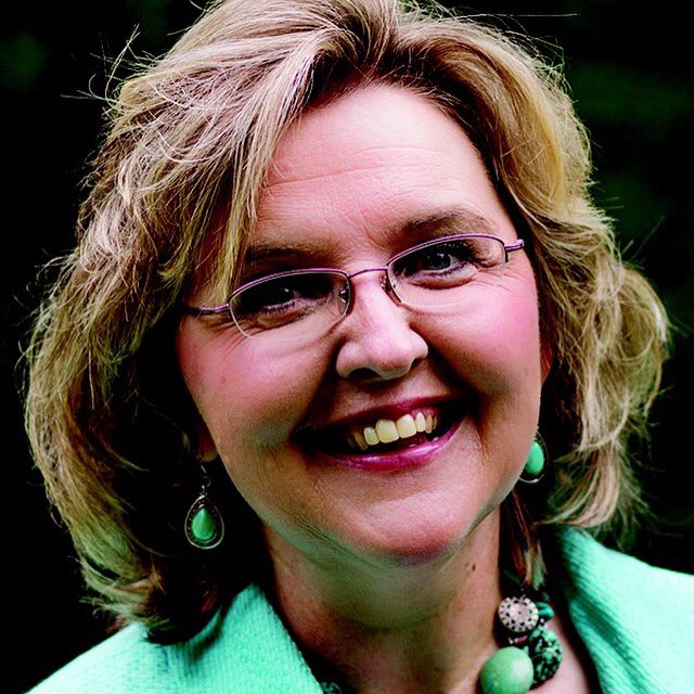 WWWGConference's tweet photo. Countdown to #WWWG2016 is #10days with Christian humorist #lisasmartt . Register online https://t.co/1iYNWIk2dQ https://t.co/LXZcy7FSJS
