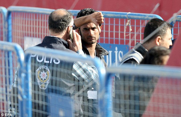 GerrySimpsonHRW's tweet photo. Will #Greece ask for return of the 13 asylum seekers it deported to #Turkey "by mistake"? https://t.co/N1NffW0C8i https://t.co/ljOsFjMUXa