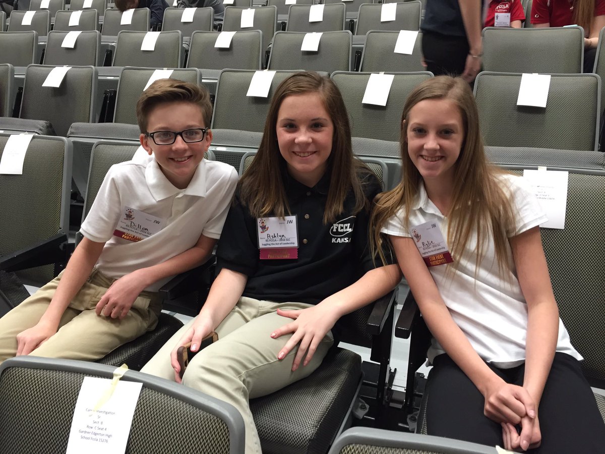 kristinnshields's tweet photo. So proud of these 3.  They have worked really hard to get here!@FredoniaJackets @FredoniaMS https://t.co/wle0NR1VWo