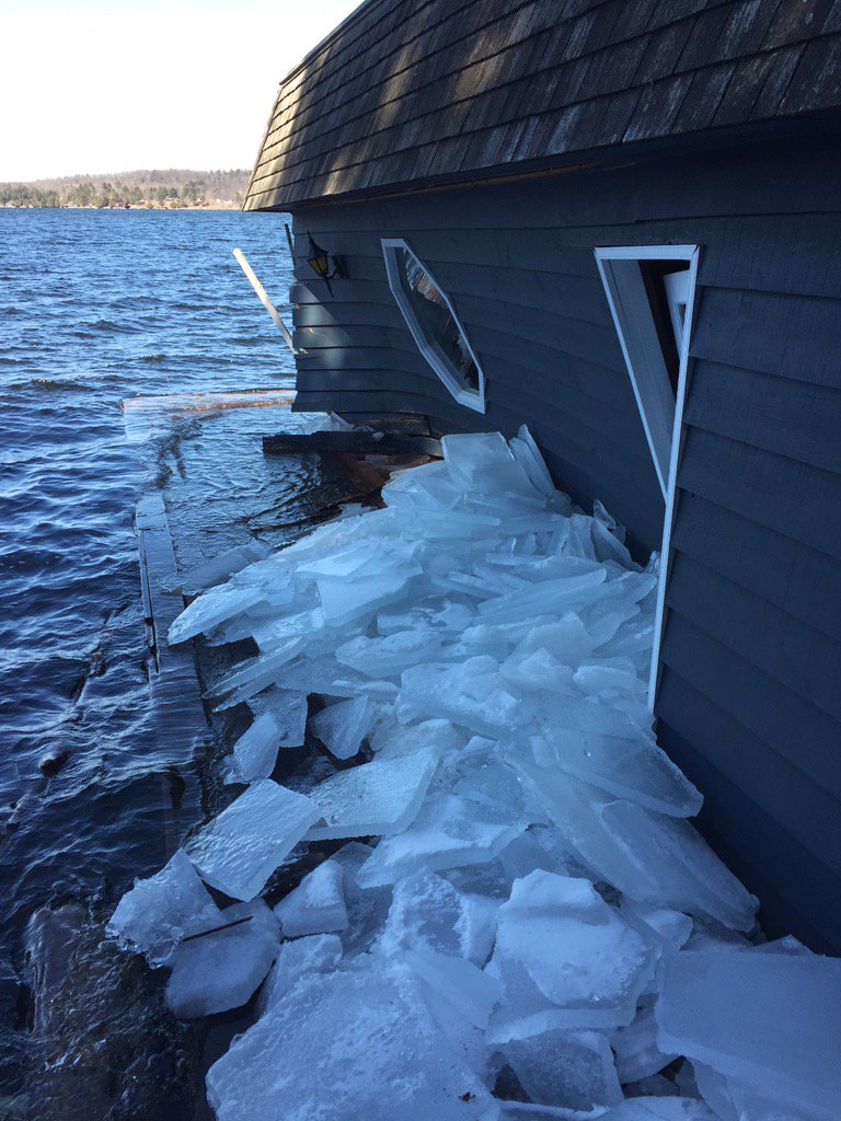 MuskokaCribDock's tweet photo. @Muskoka411 @moose995 just so people know.. Bubblers won't stop ice!!! https://t.co/Zu8UY7Rhlf
