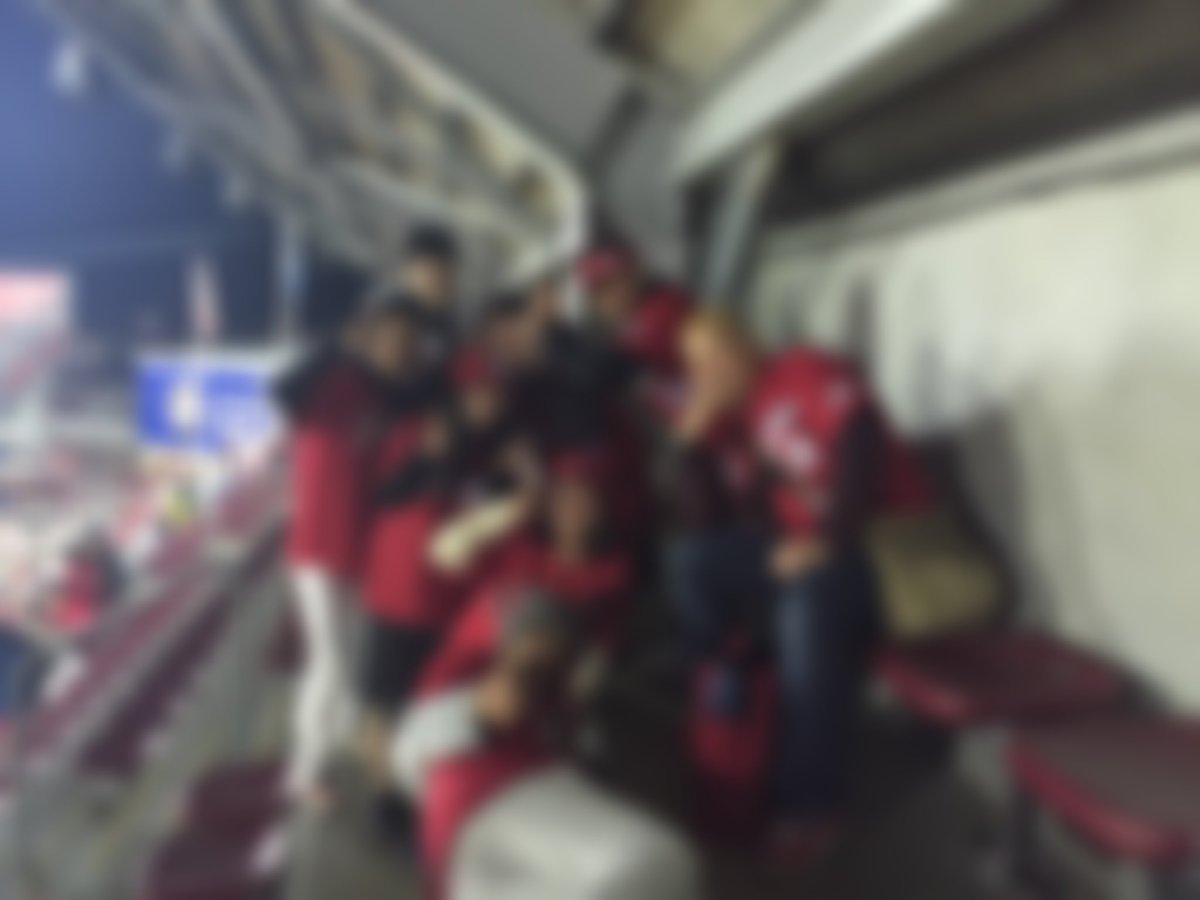 Ncarp30's tweet photo. 今日、内野自由一塁側の1番上におられた
赤いサンバイザーの方、東出ユニの方、金髪の方を探しています！

とてもお世話になったし、写真も撮らせていただいたので、twitterされていたら繋がりたいです！

#拡散希望
#carp https://t.co/7hR4sW64gF