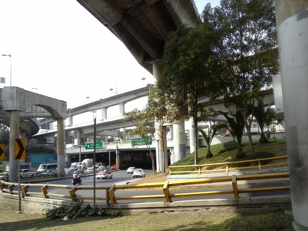 En_elDF's tweet photo. RT @medusarucker: @GobCDMX #DF de peatones con sólo construcciones para autos ¿Cómo pasar Periférico-San Antonio? https://t.co/oIBhmvhpVs