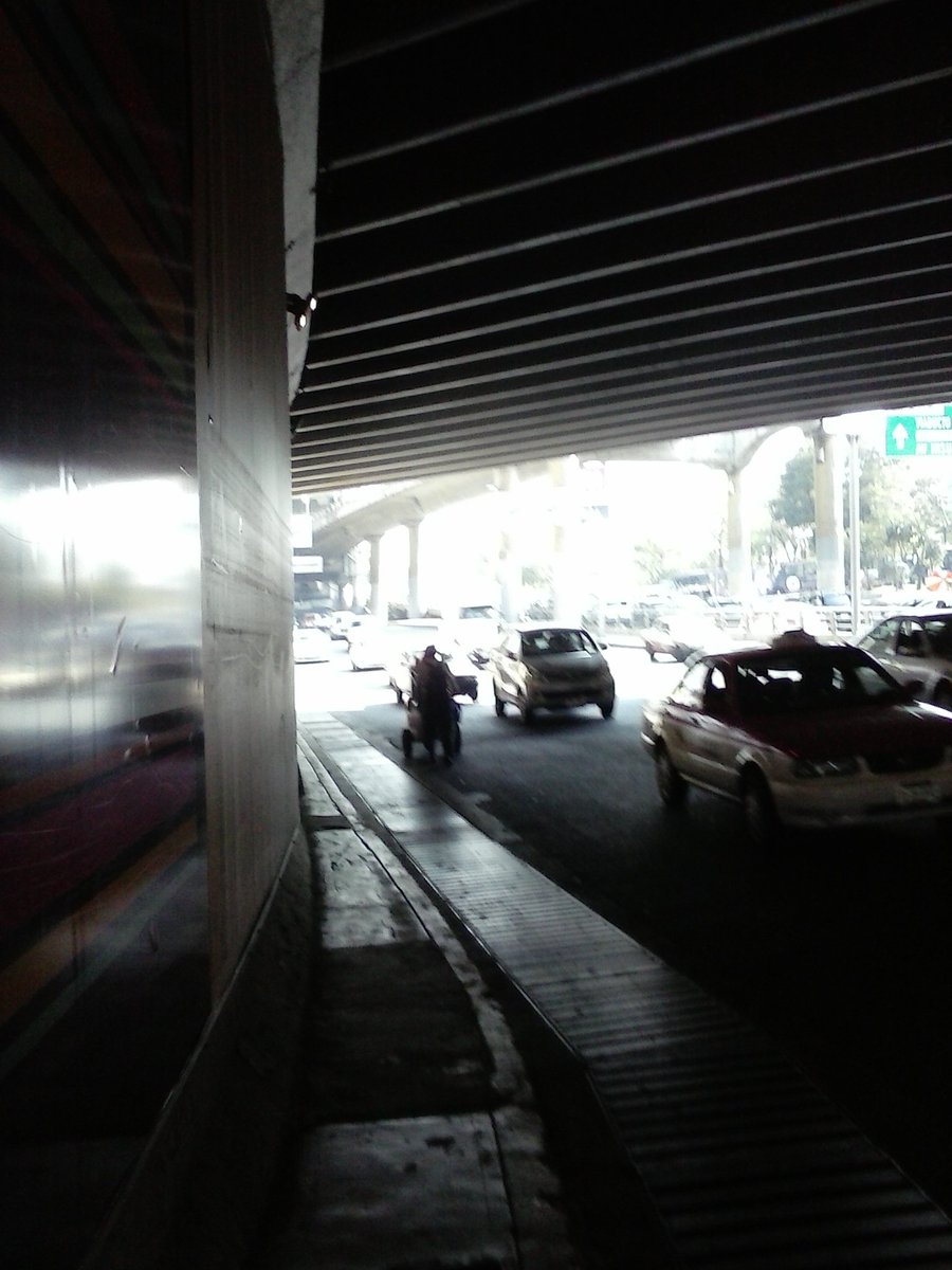 En_elDF's tweet photo. RT @medusarucker: @GobCDMX #DF de peatones con sólo construcciones para autos ¿Cómo pasar Periférico-San Antonio? https://t.co/oIBhmvhpVs